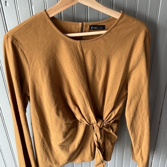 Very J Women’s Bell Tie Top - Small - Picture 3 of 7